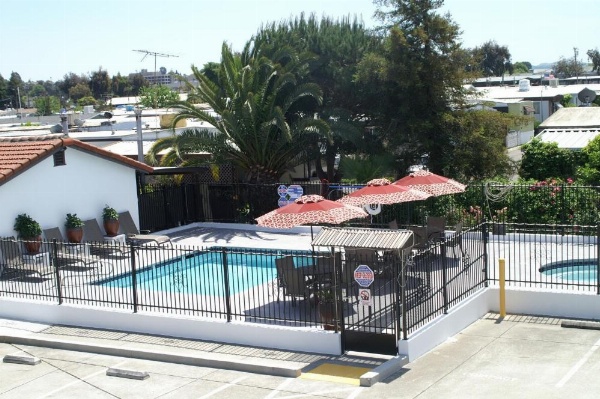 Regency Inn image 5